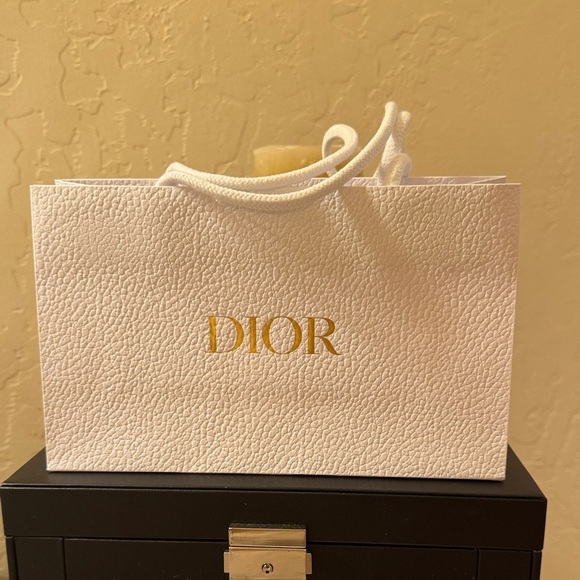 All authentic Dior gift bag set perfect for gifting with two sample perfumes. - Picture 6 of 6
